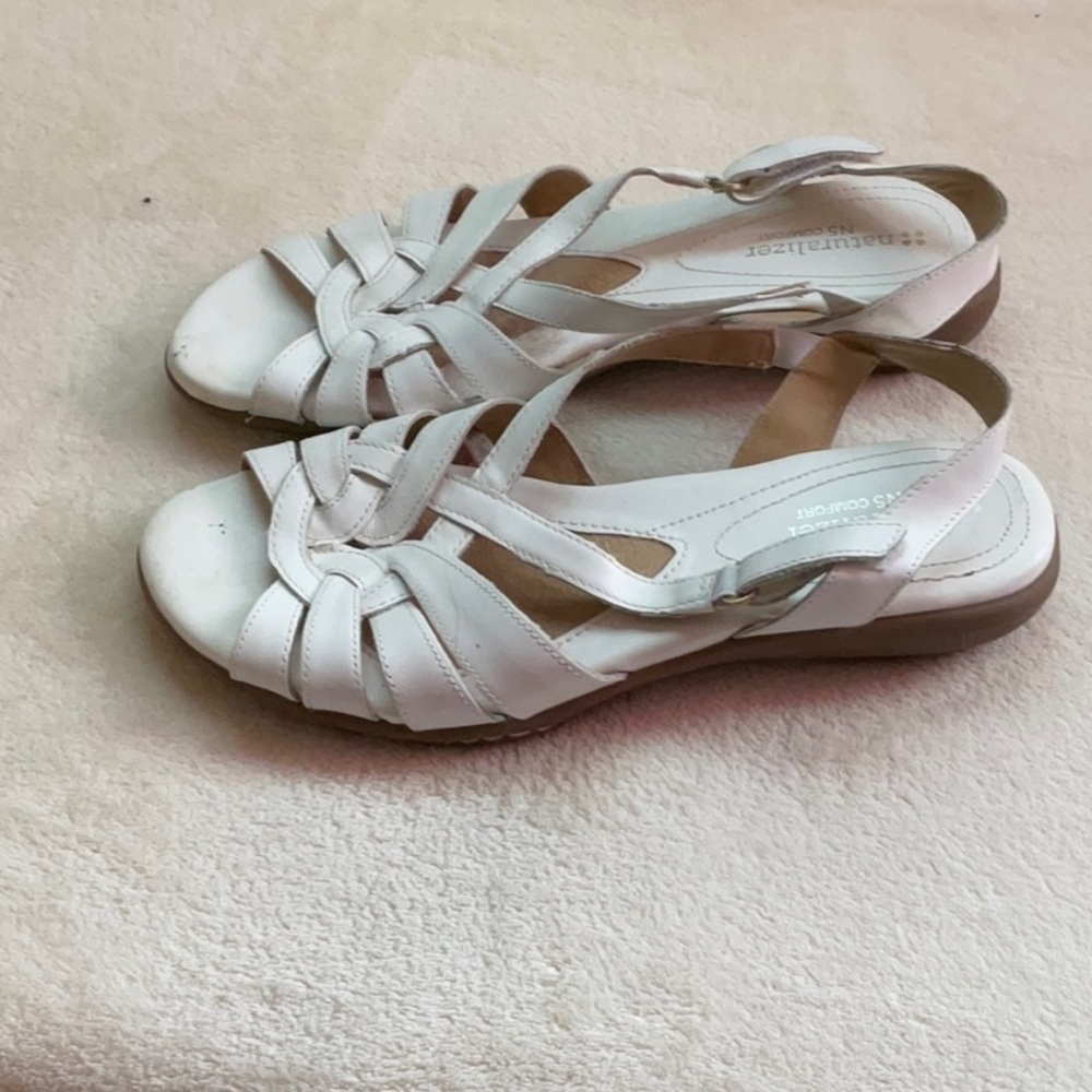 Naturalizer White Strappy Sandals for Casual Elegance - Picture 6 of 7